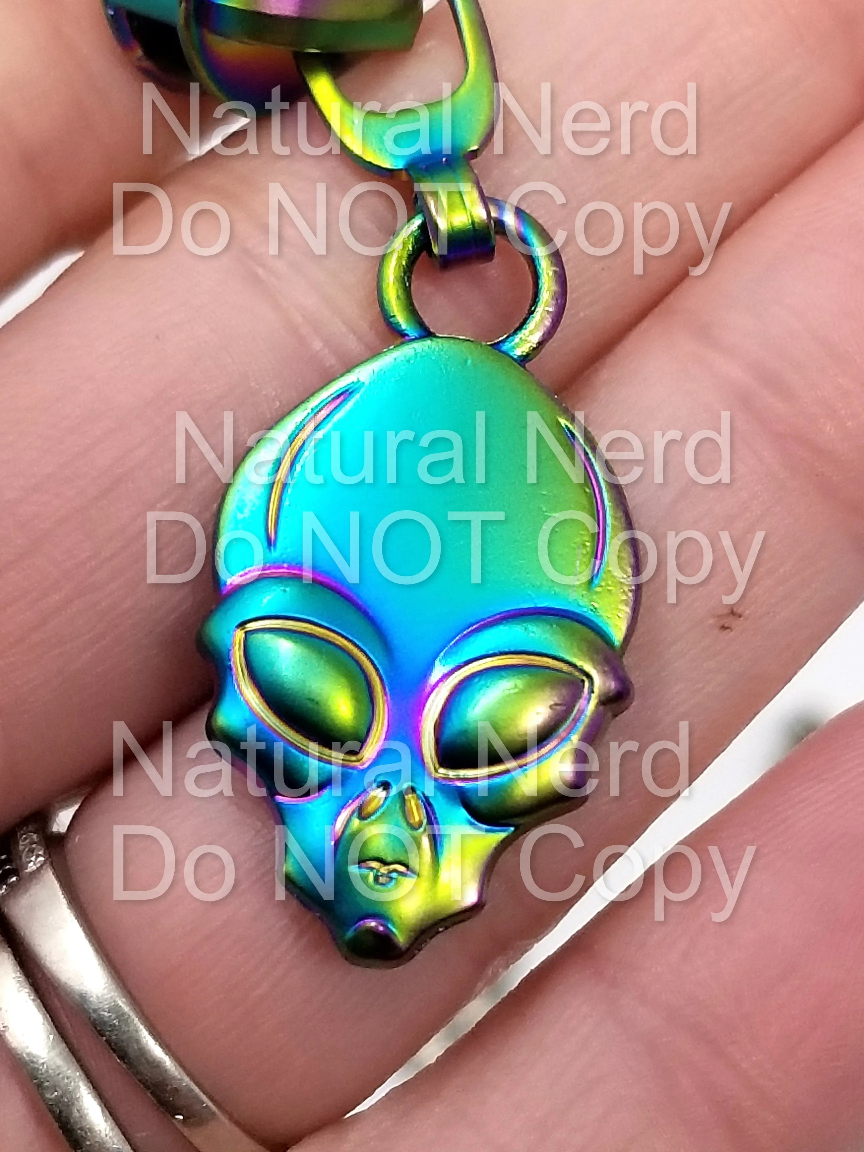 Alien Head Zipper Pull